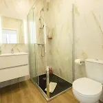 Modern 2br House Near Castle