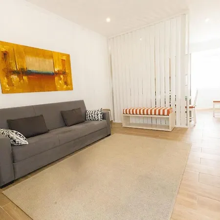 Modern 2br House Near Castle